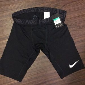 NWT Nike to dry fit compression shorts XL